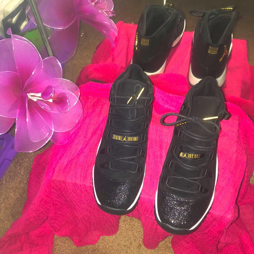 Woman Black Glitter Jordan’s